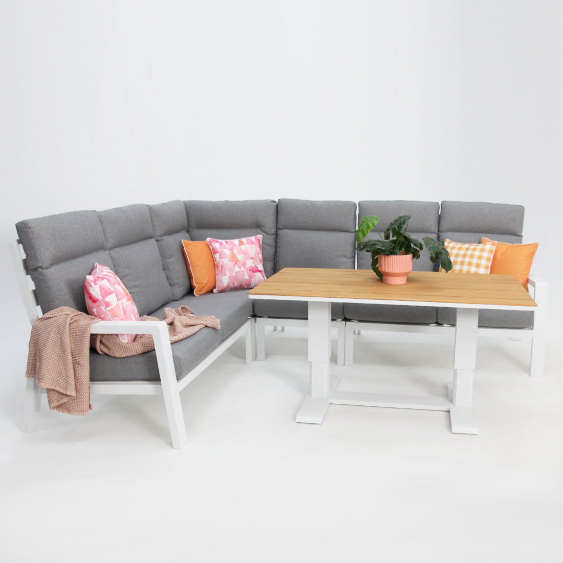 Dellaware Corner Lounge Setting