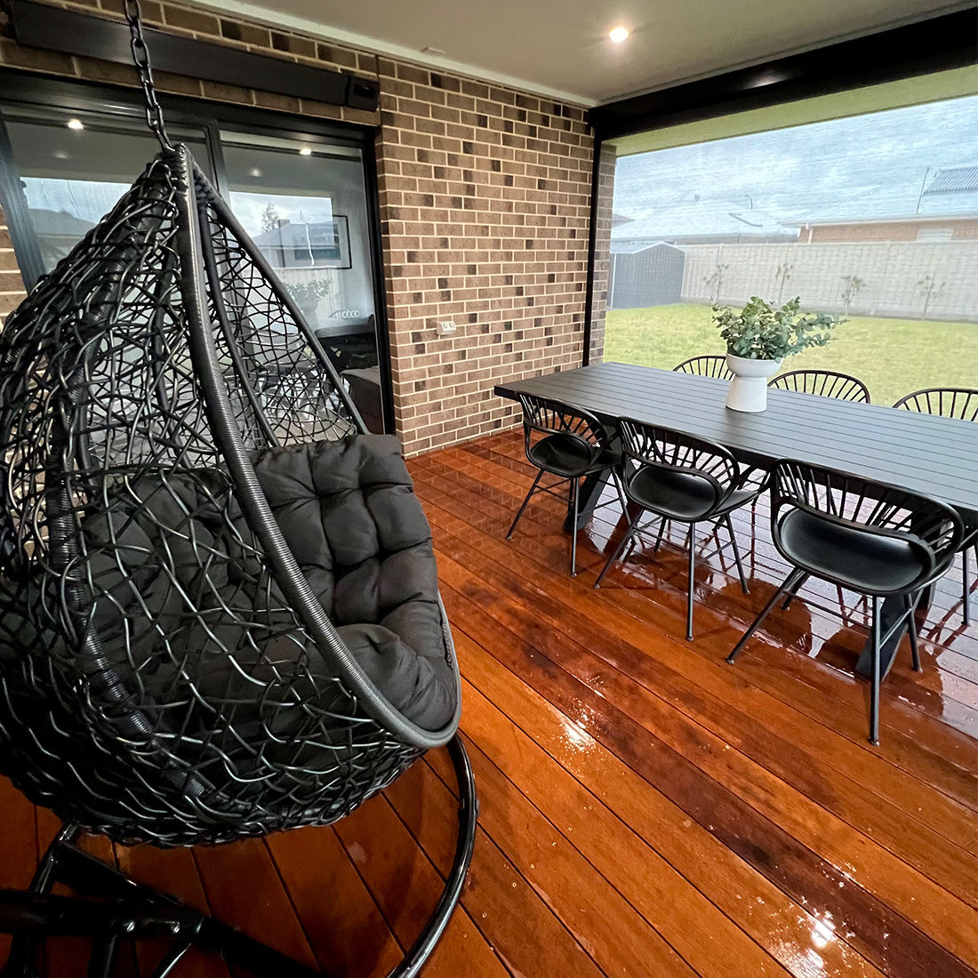 Kakadu Pod Chair - Black/Black