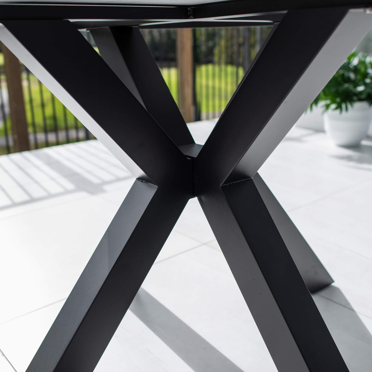 Malibu Round - (120x120) - Outdoor Dining Table