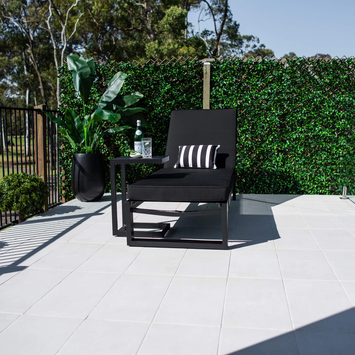 Milan Menzin w/Cushion - Outdoor Sun Lounge