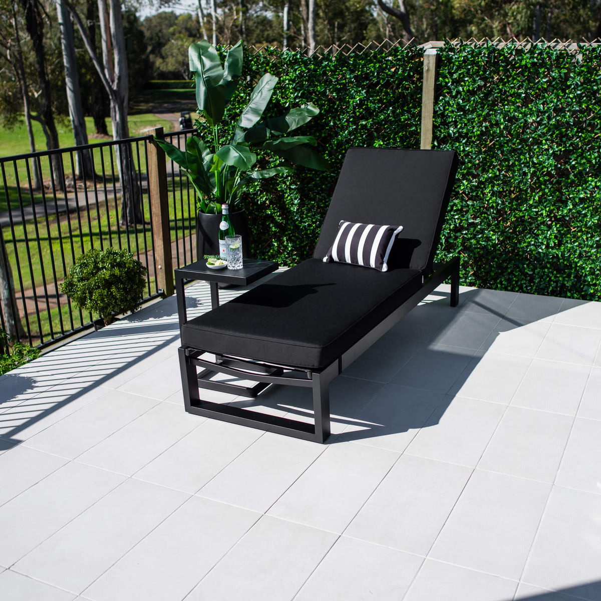 Milan Menzin w/Cushion - Outdoor Sun Lounge