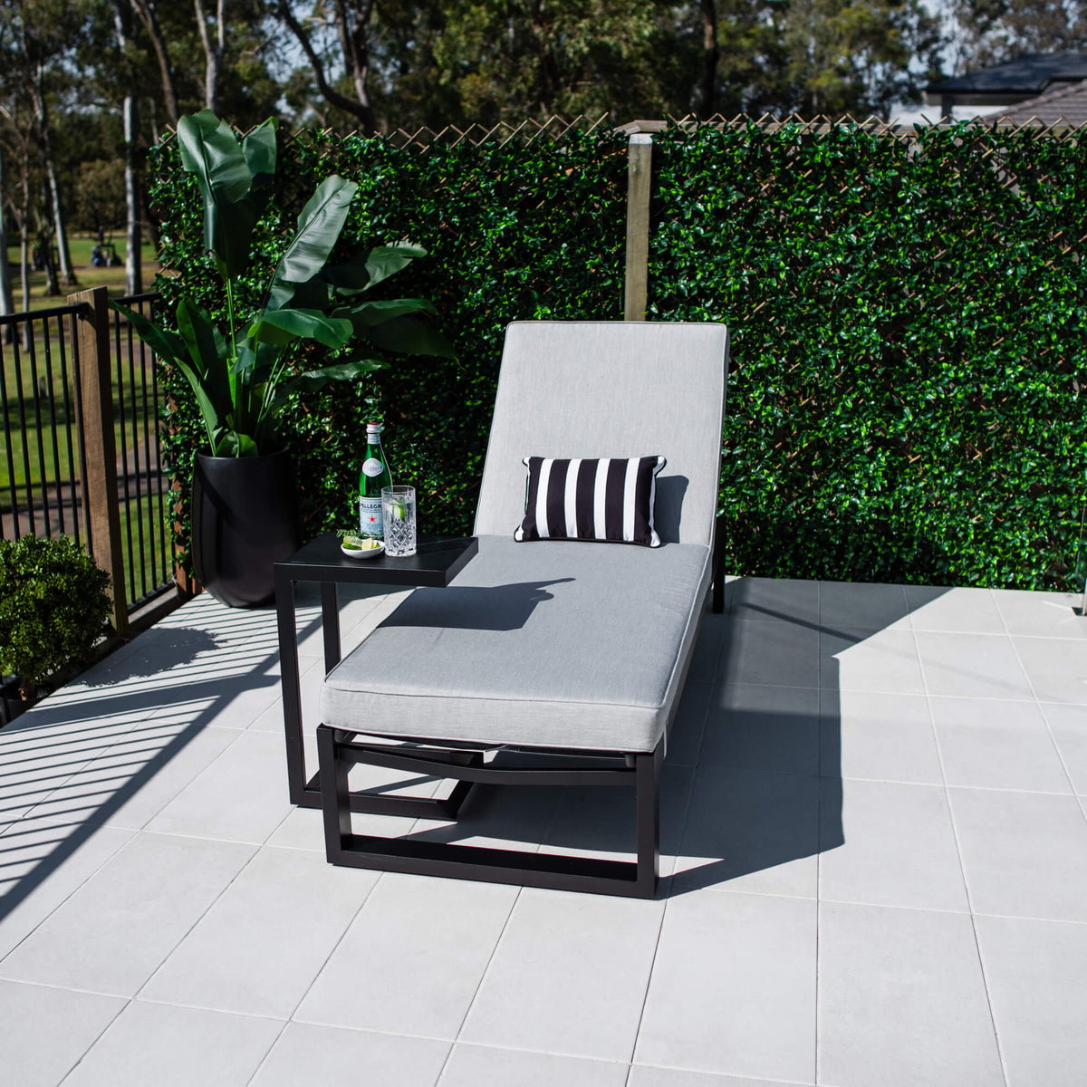 Milan Menzin w/Cushion - Outdoor Sun Lounge