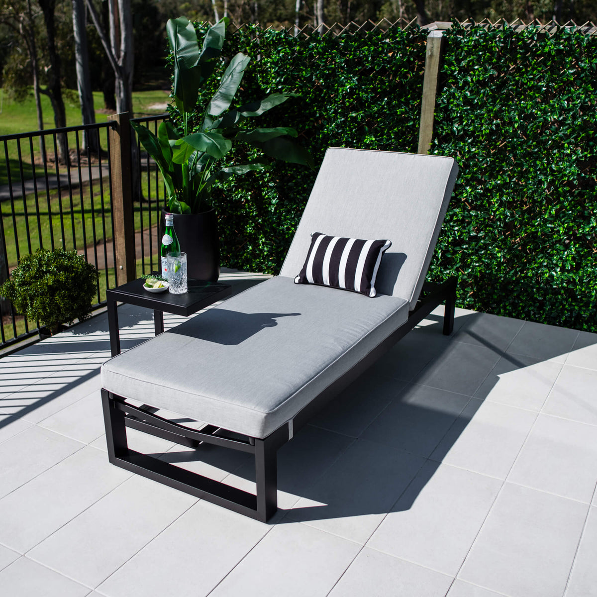 Milan Menzin w/Cushion - Outdoor Sun Lounge