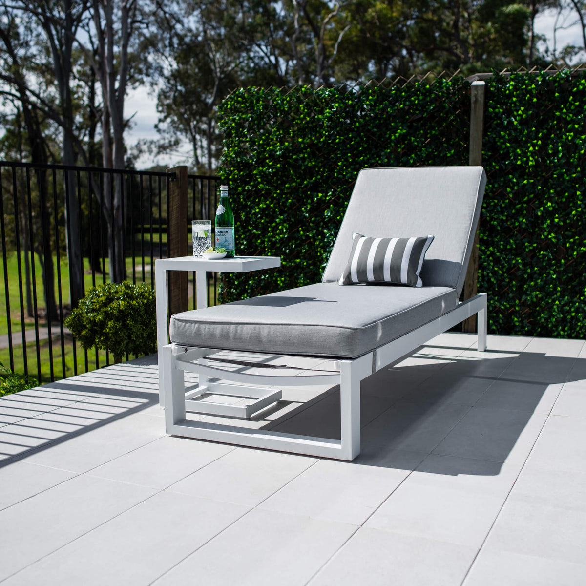 Milan Menzin w/Cushion - Outdoor Sun Lounge