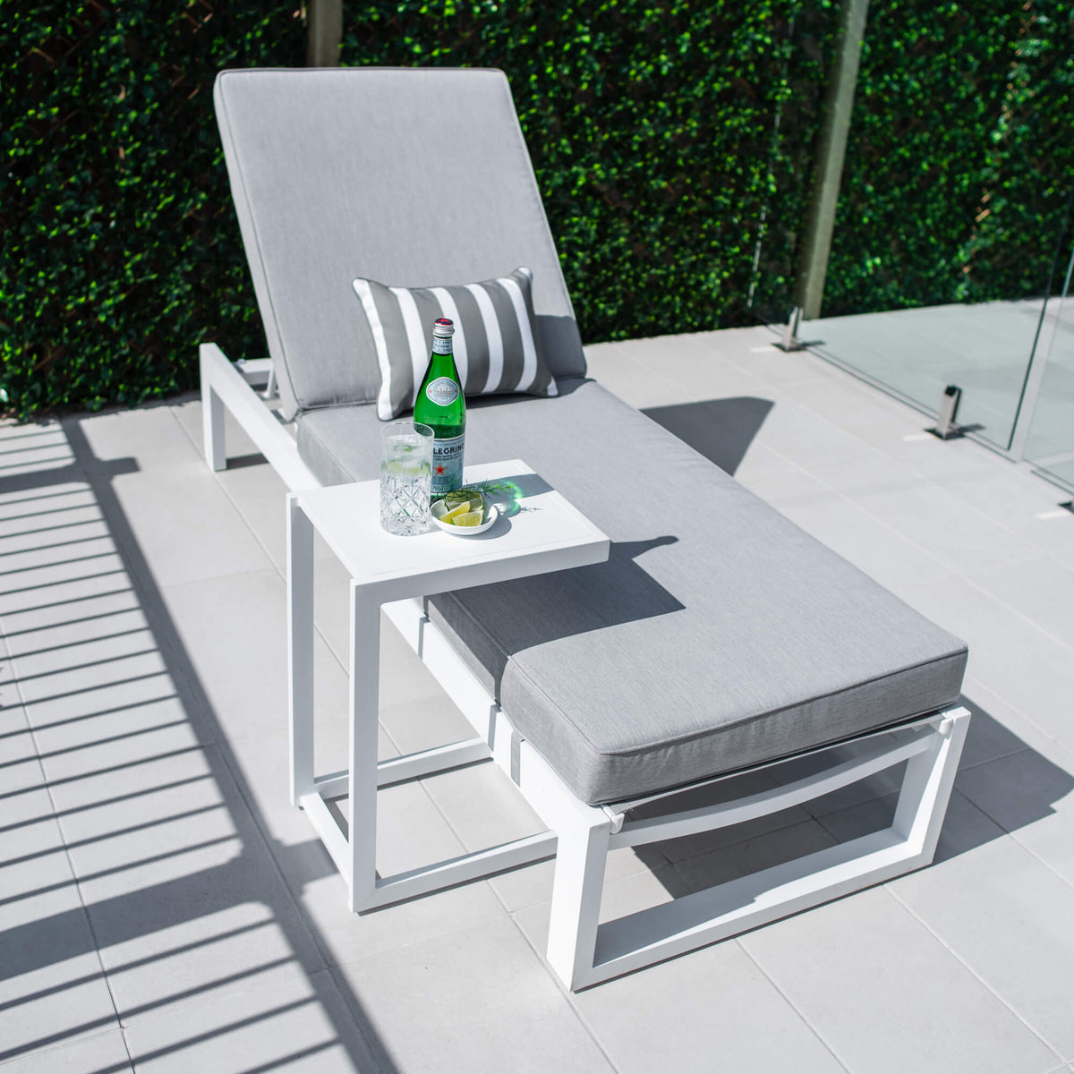 Milan Menzin w/Cushion - Outdoor Sun Lounge