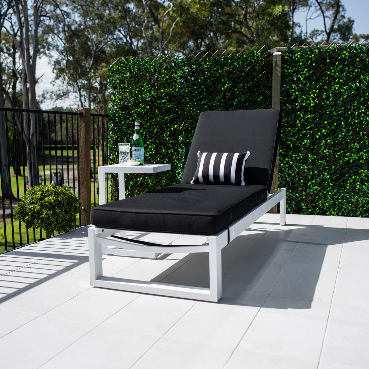 Milan Menzin w/Cushion - Outdoor Sun Lounge