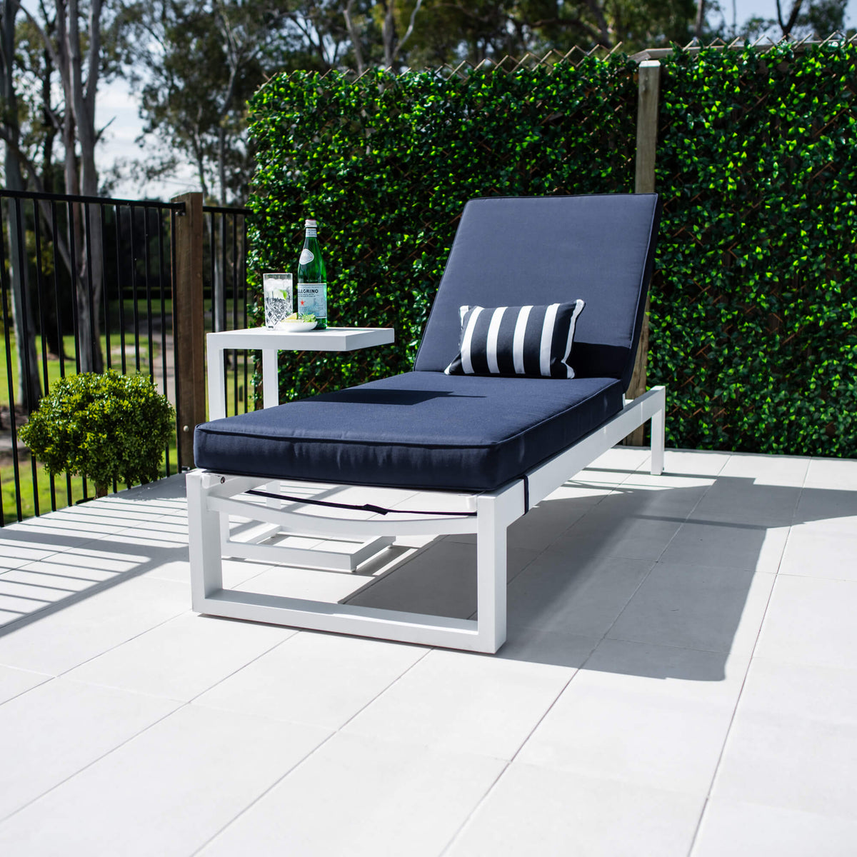 Milan Menzin w/Cushion - Outdoor Sun Lounge