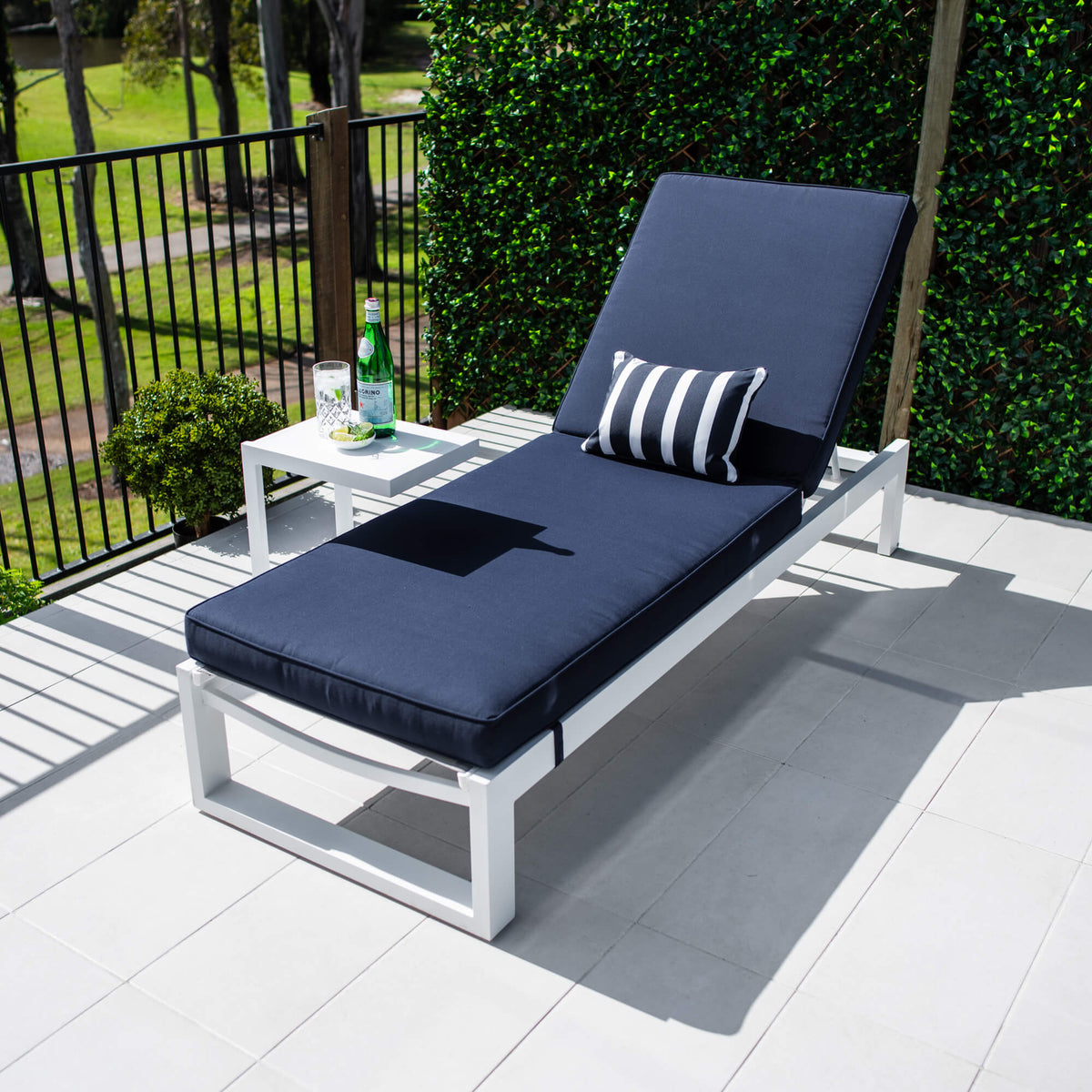 Milan Menzin w/Cushion - Outdoor Sun Lounge