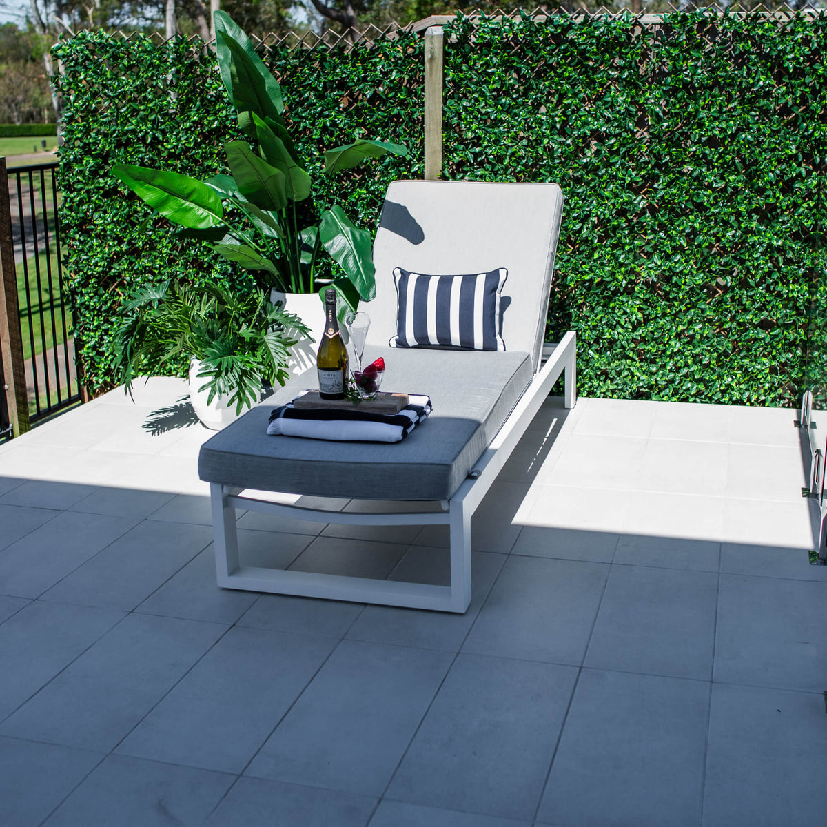 Milan w/Cushion - Outdoor Sun Lounge