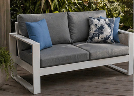 Small Outdoor Lounge Ideas: Compact Settings That Still Seat Four