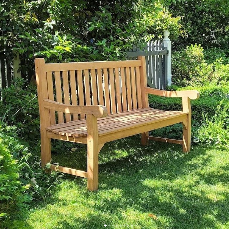 Outdoor Furniture on Grass, Gravel and Uneven Pavers: Keeping It Level