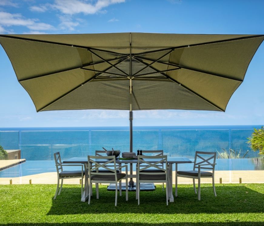 Commercial Umbrellas for Cafes and Venues: Shade That Works Hard