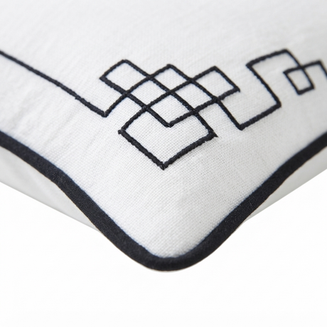 Linen Bedford Blanc - Indoor Cushion (30 x 50) — detail close-up
