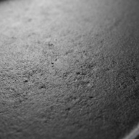 Rogue 425 Cast Griddle Plate — detail close-up