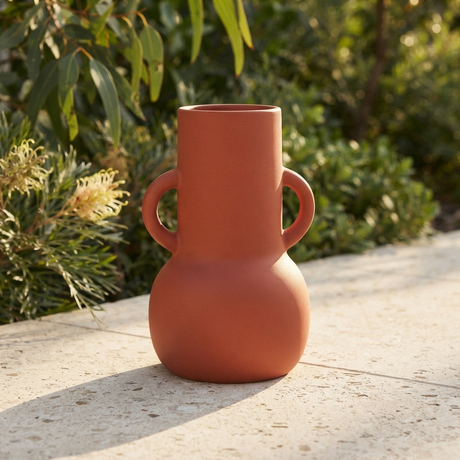 Kef Vase 14 x 13 x 20cm Tabasco — outdoor setting