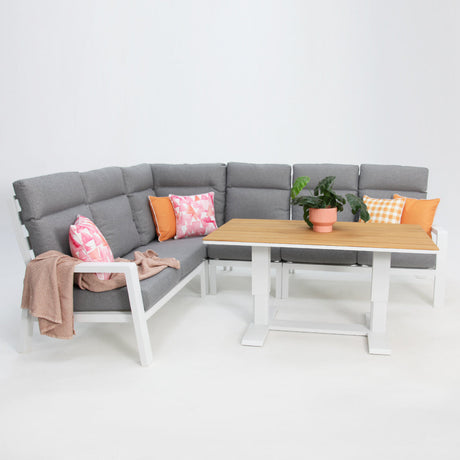 Dellaware Corner Lounge Setting