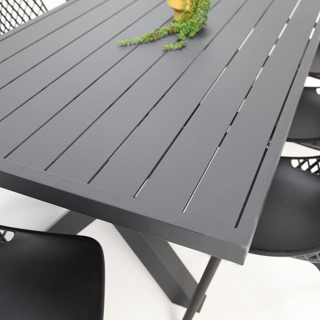 Ravenne Persia 9pc Dining Setting - Black