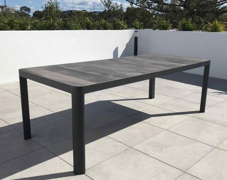 Nebraska 220 Dining Table