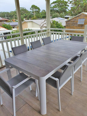 Nebraska 220 Dining Table