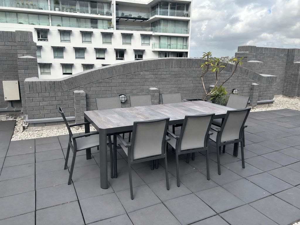 Nebraska 220 Dining Set