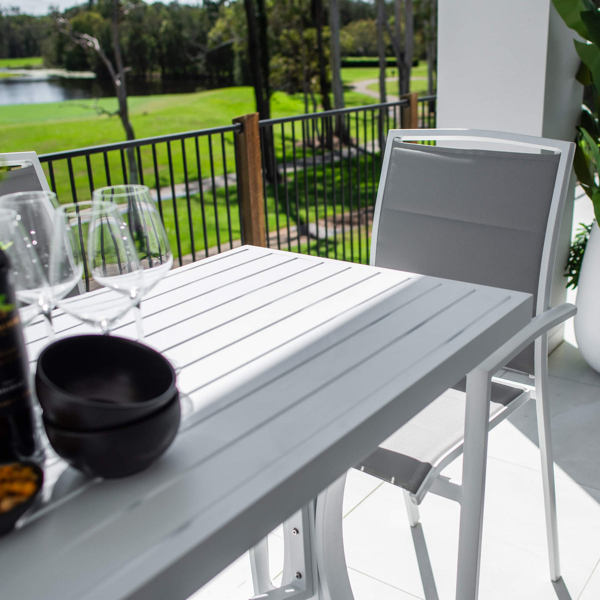 Shelby Bergen - 5pce (150x65) - Outdoor Bar Set