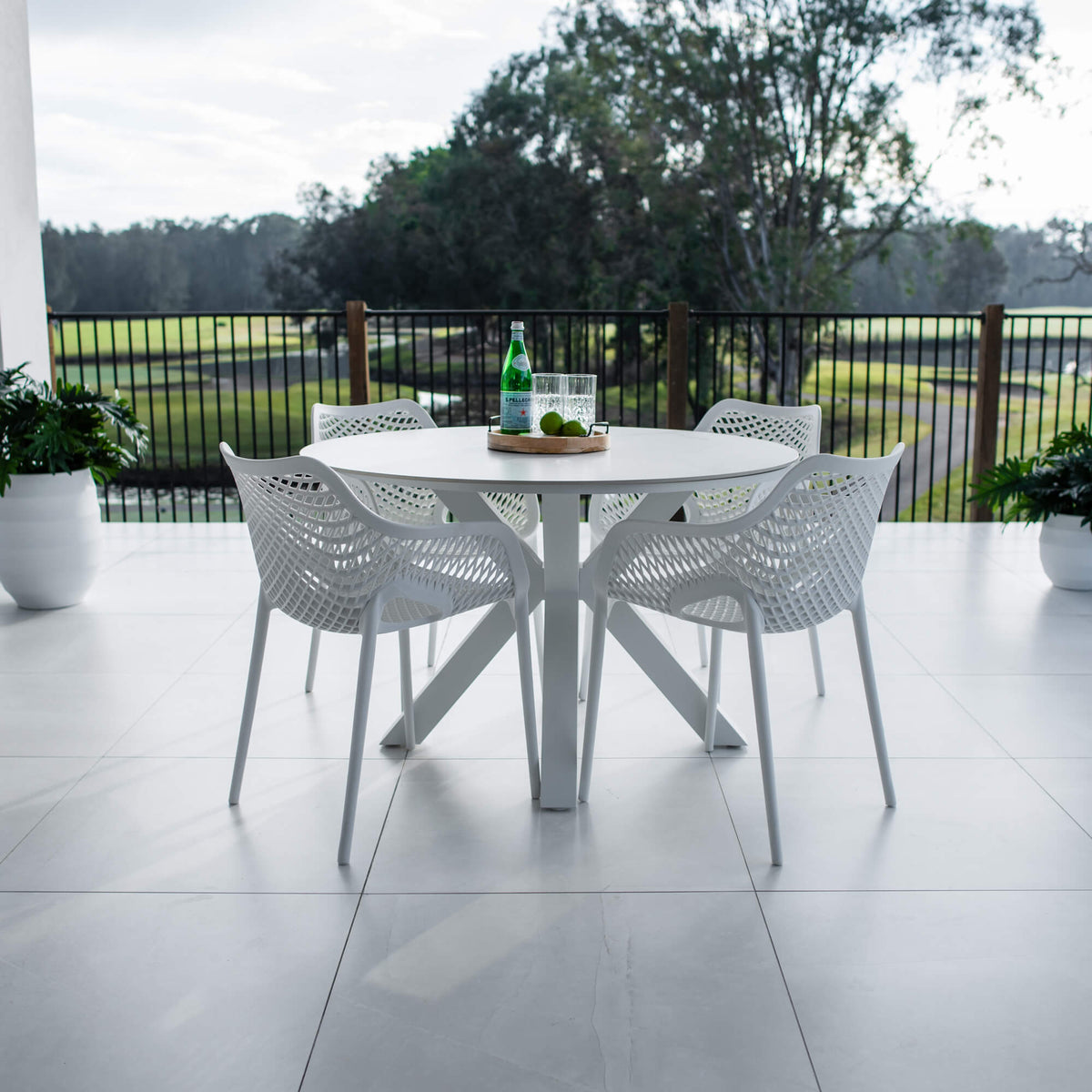 Roma XL Malibu Round - 5pce (120x120) - Outdoor Dining Set