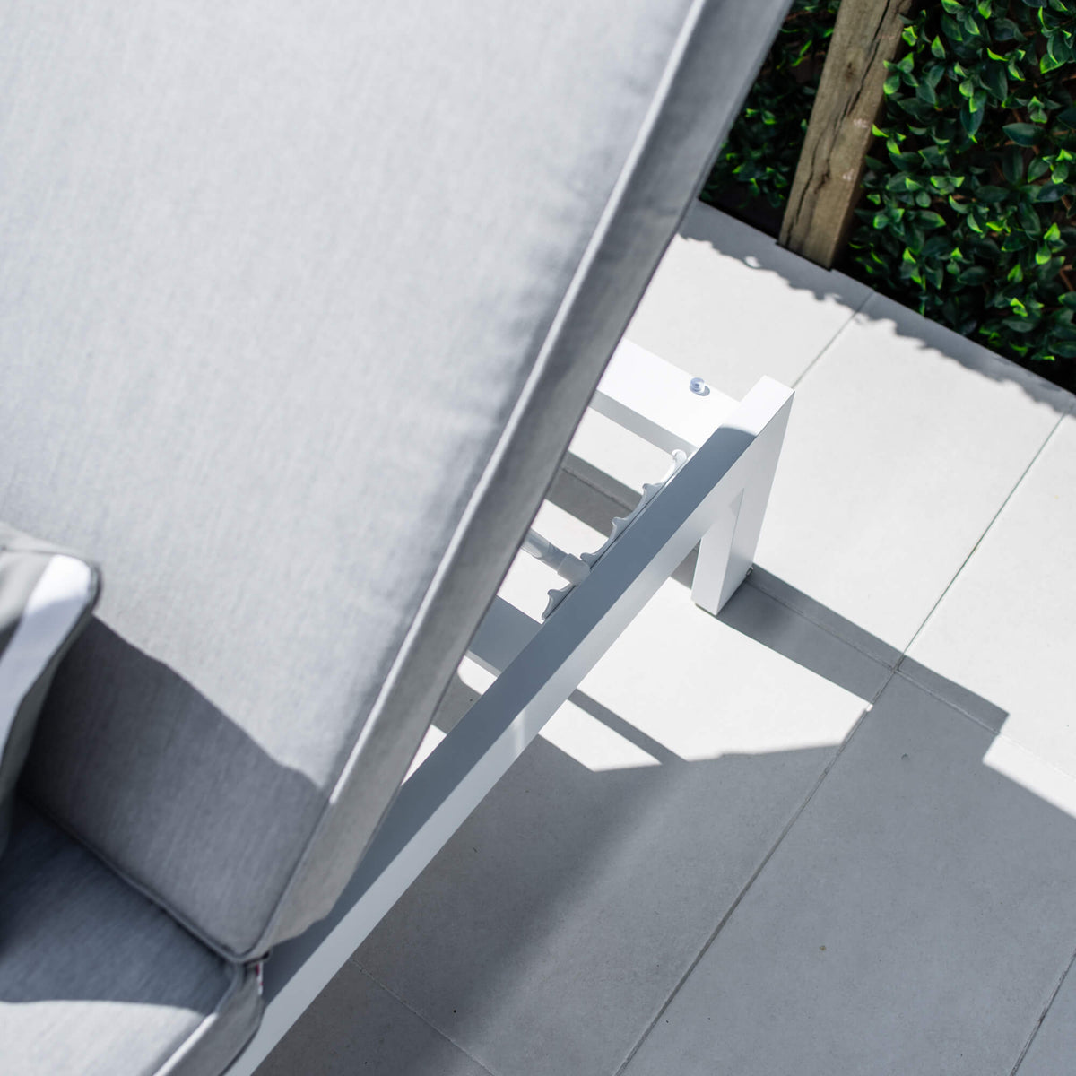 Milan Menzin w/Cushion  - Outdoor Sun Lounge