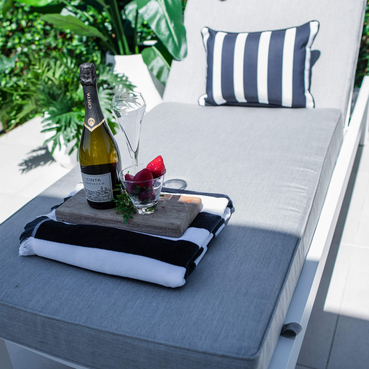 Milan w/Cushion  - Outdoor Sun Lounge